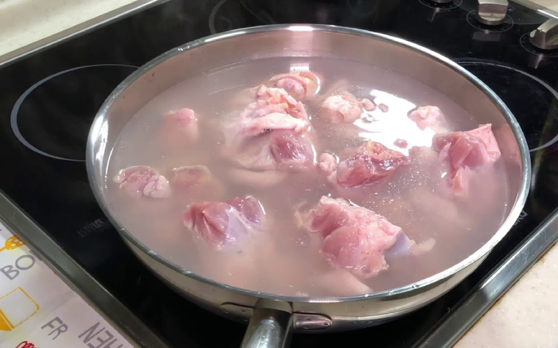 Blanching is one of the best ways to remove odors from meat